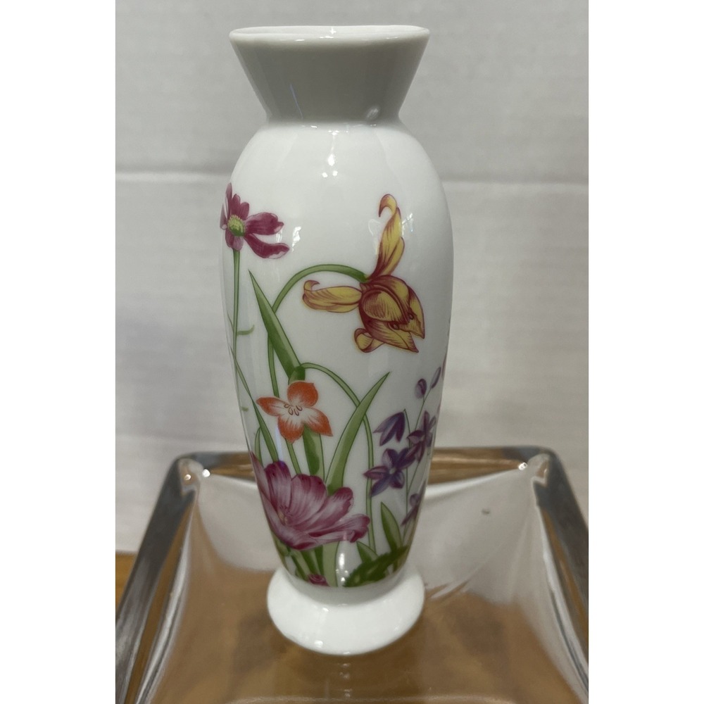 Vintage Japanese Bud Vase White with Flowers 6.5"‎